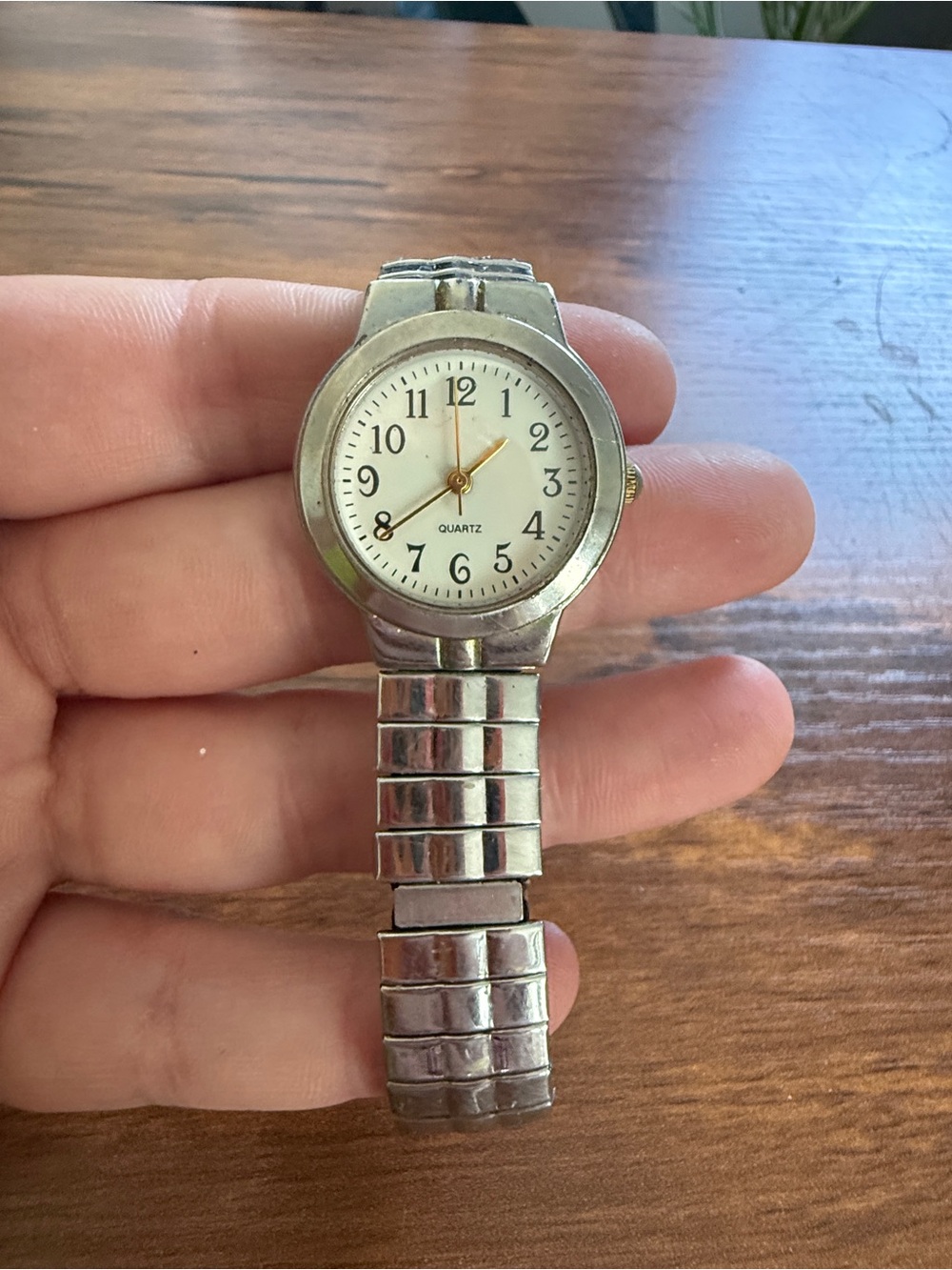 Silver Quartz Women's Expandable Bracelet Watch - White Dial